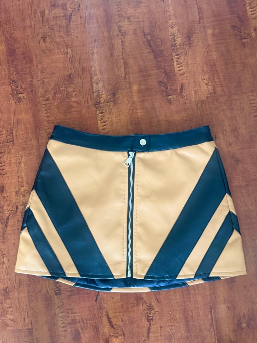 New with tags fashion nova Colorblock Faux Leather Mini Skirt - Tan & Black